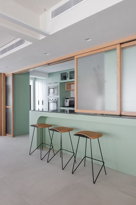 半開放式廚房拉門,窗戶送餐檯